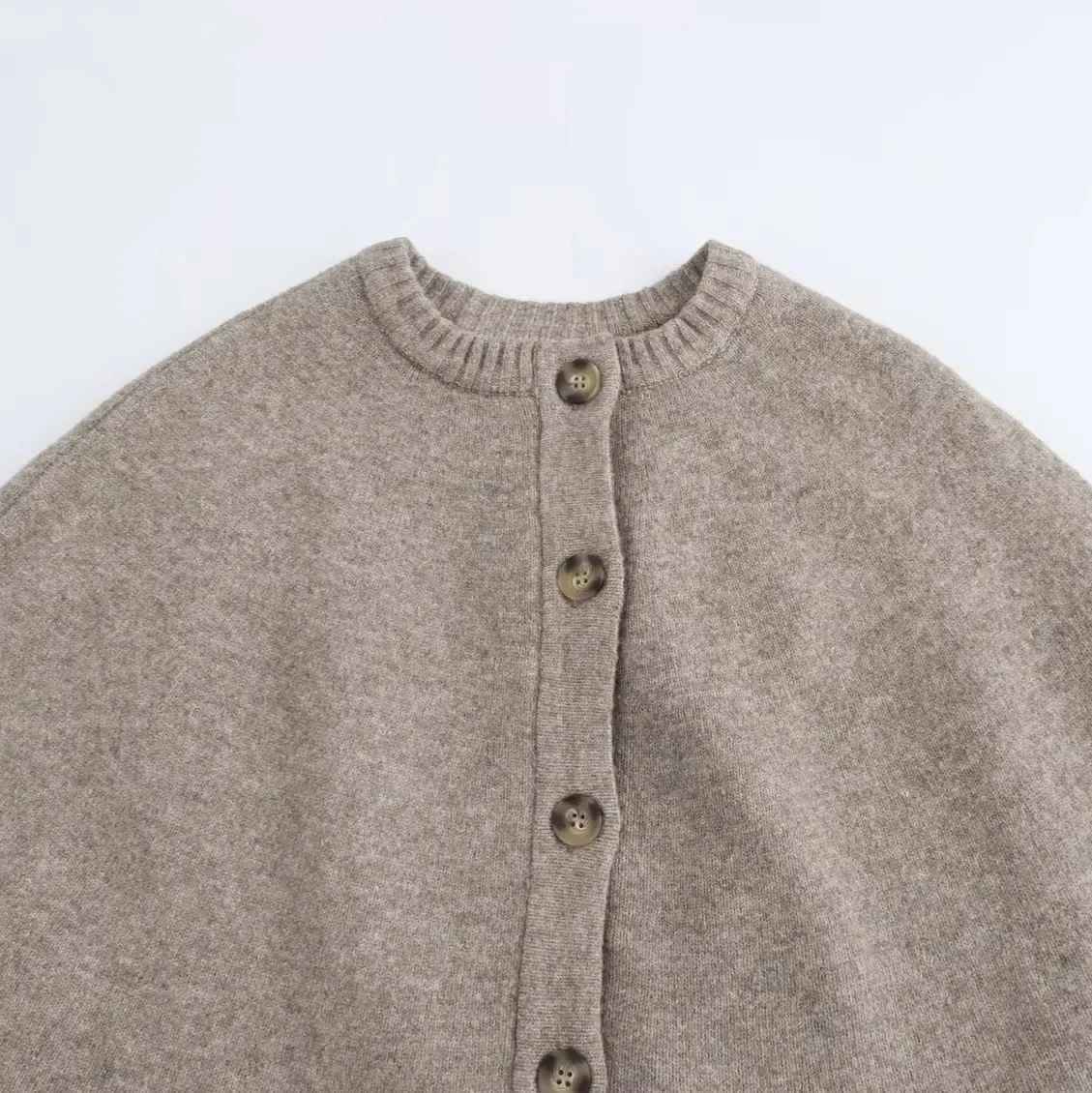 Ede™ – Elegant knitted cape cardigan