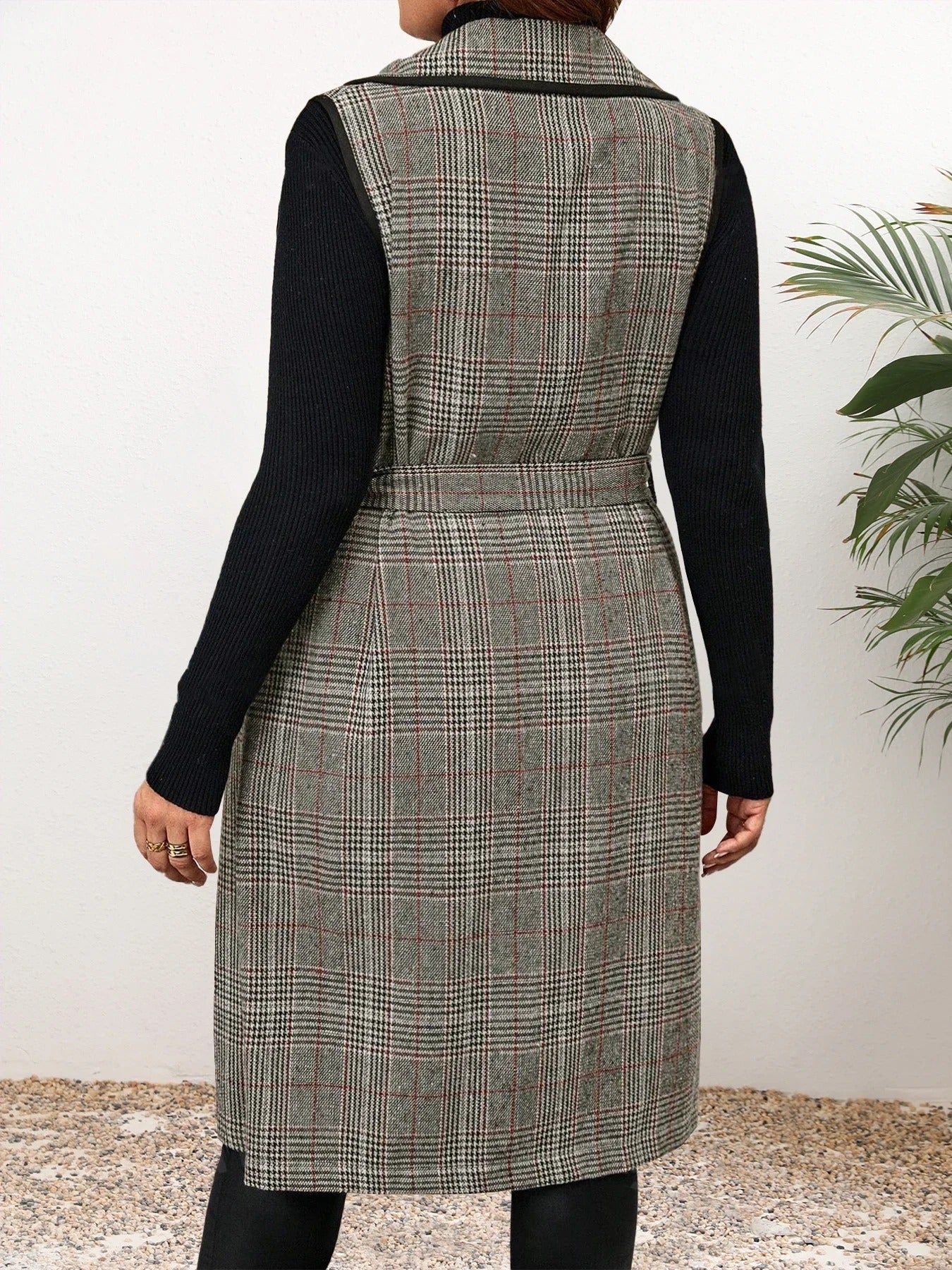 Adler™ – Elegant sleeveless vest in a checked design