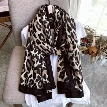 Ede™ – Elegant leopard print scarf