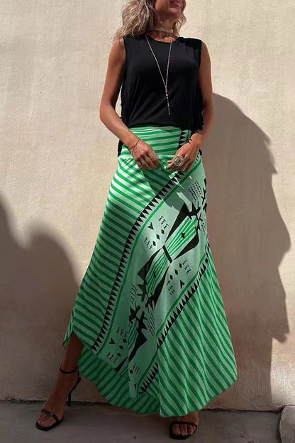 Maxi skirt with elastic waistband and geometric satin pattern 