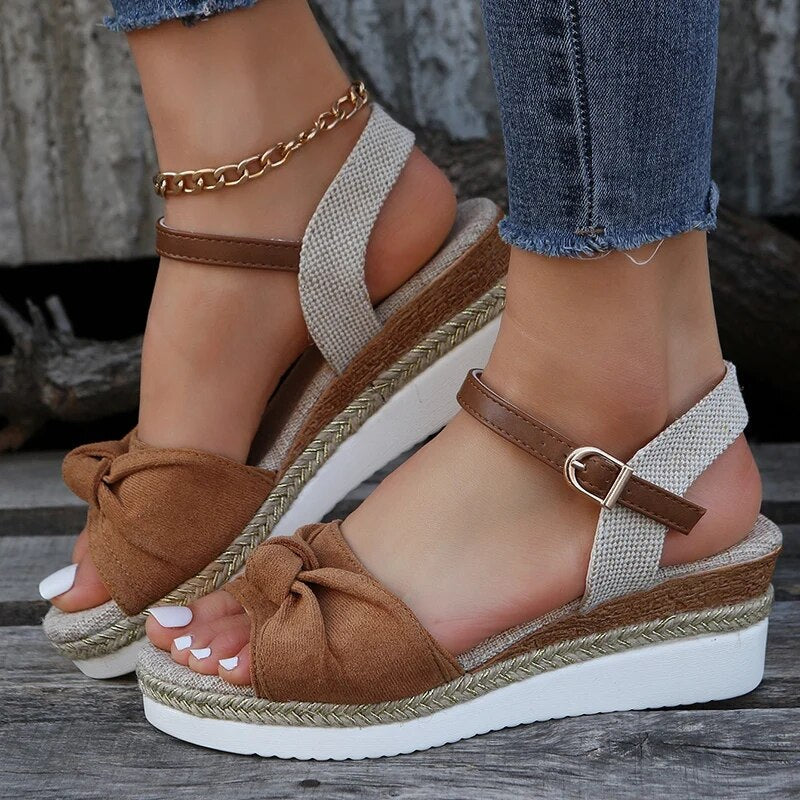 Ivana | Fashionable summer sandals with straps