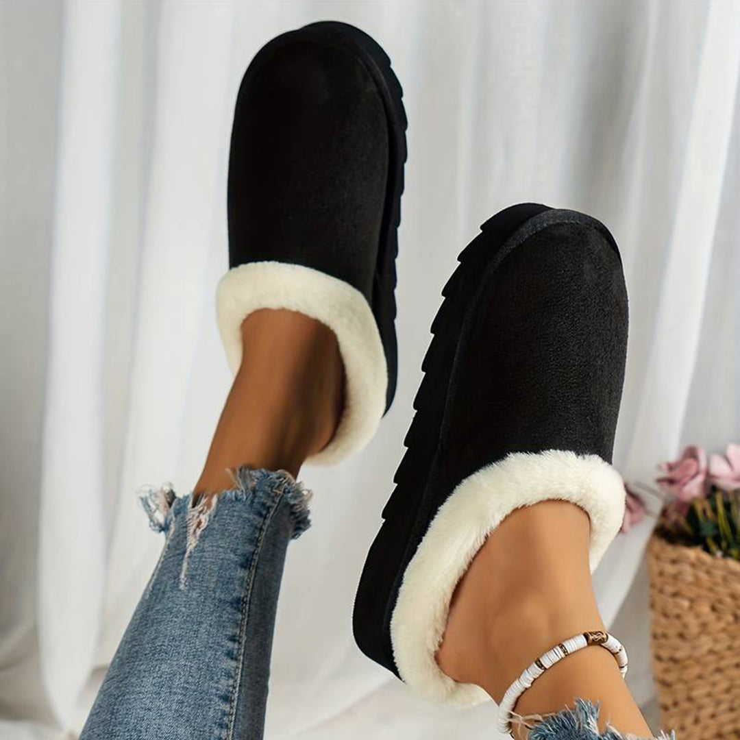 Cozy women's slip-on slippers with fleece lining