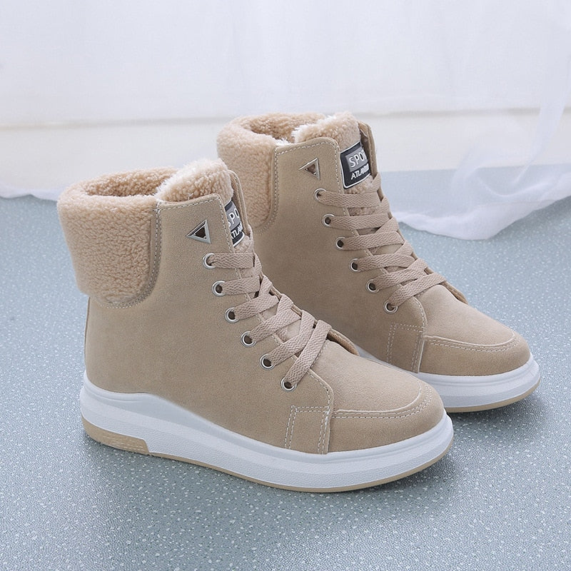 Cozy winter snow boots for women with fur lining 