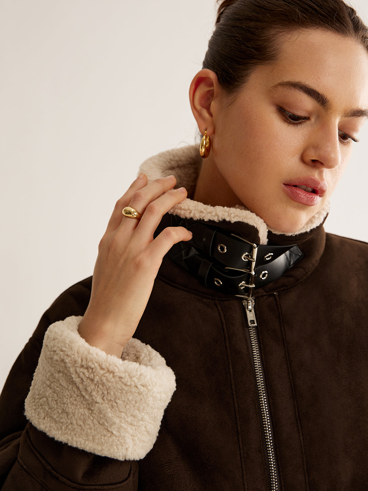 Vintage brown jacket with fleece lining and a relaxed fit 