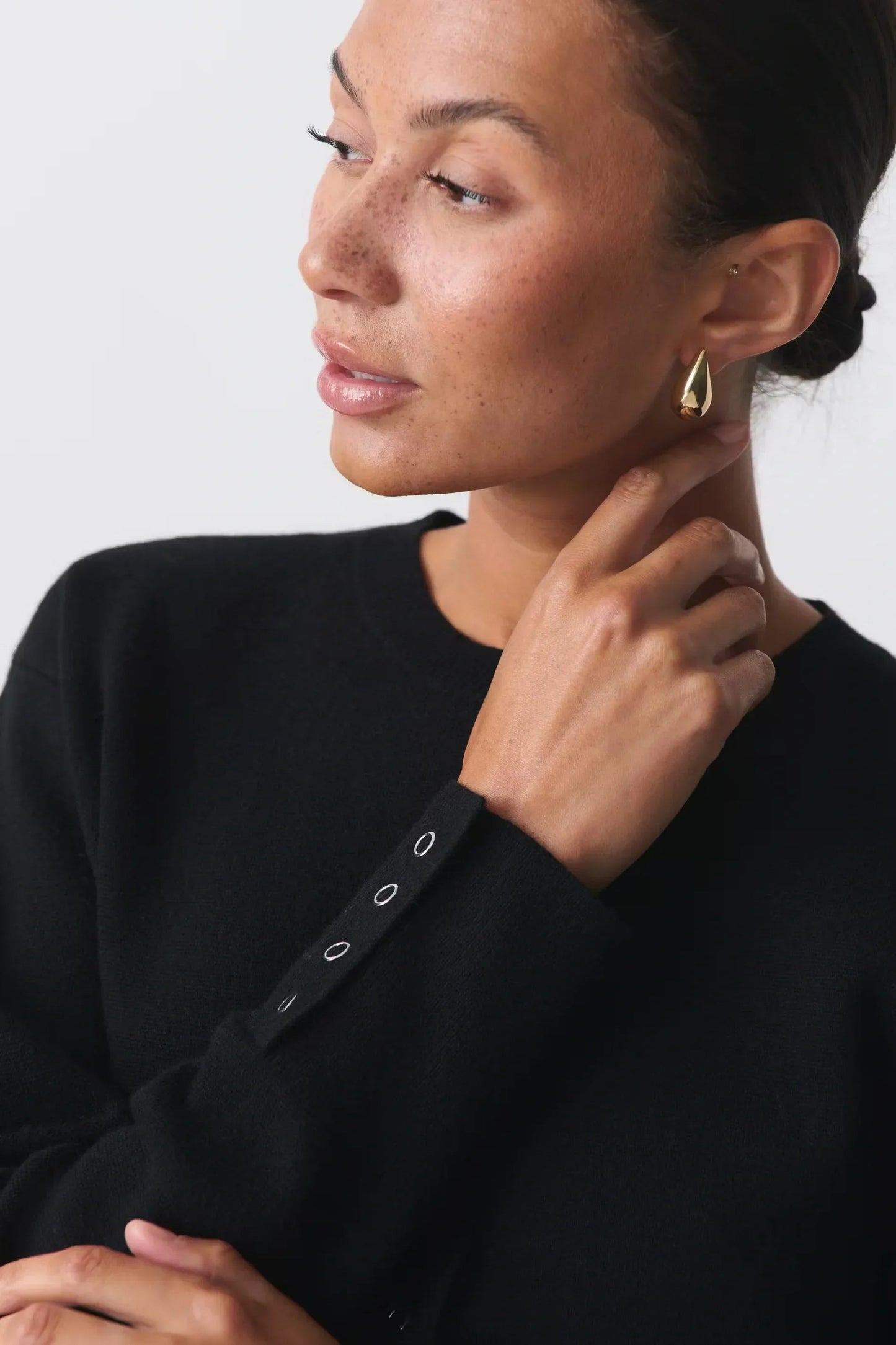 Elegant blouse with button placket, versatile straight cut and cuff details 