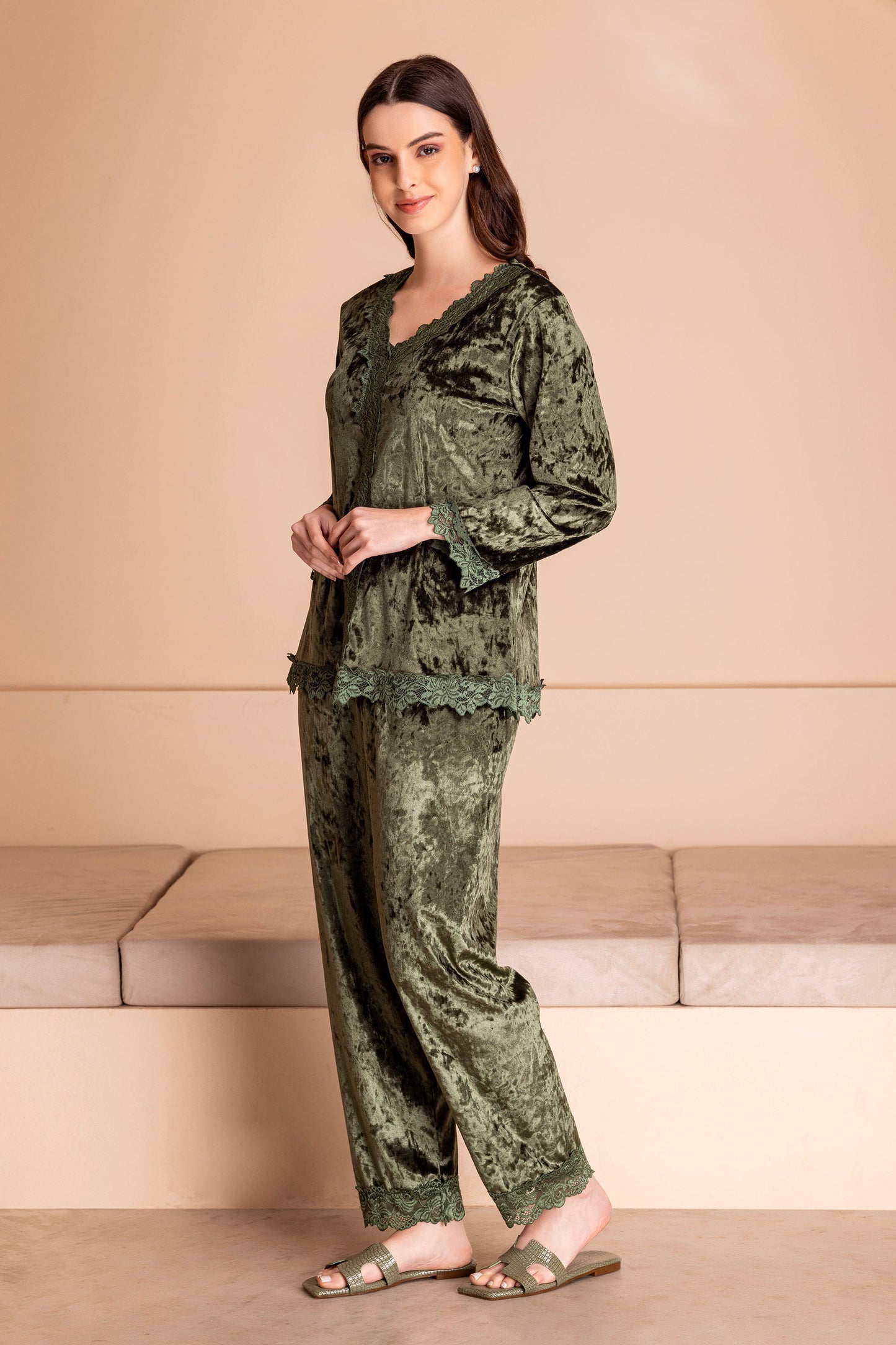Emerald™ - Wrap yourself in elegance: Winter nightdress made of emerald green ice velvet! [Last day discount]