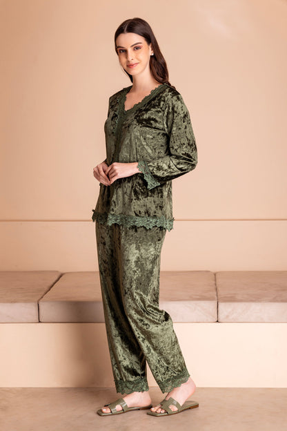 Emerald™ - Wrap yourself in elegance: Winter nightdress made of emerald green ice velvet! [Last day discount]