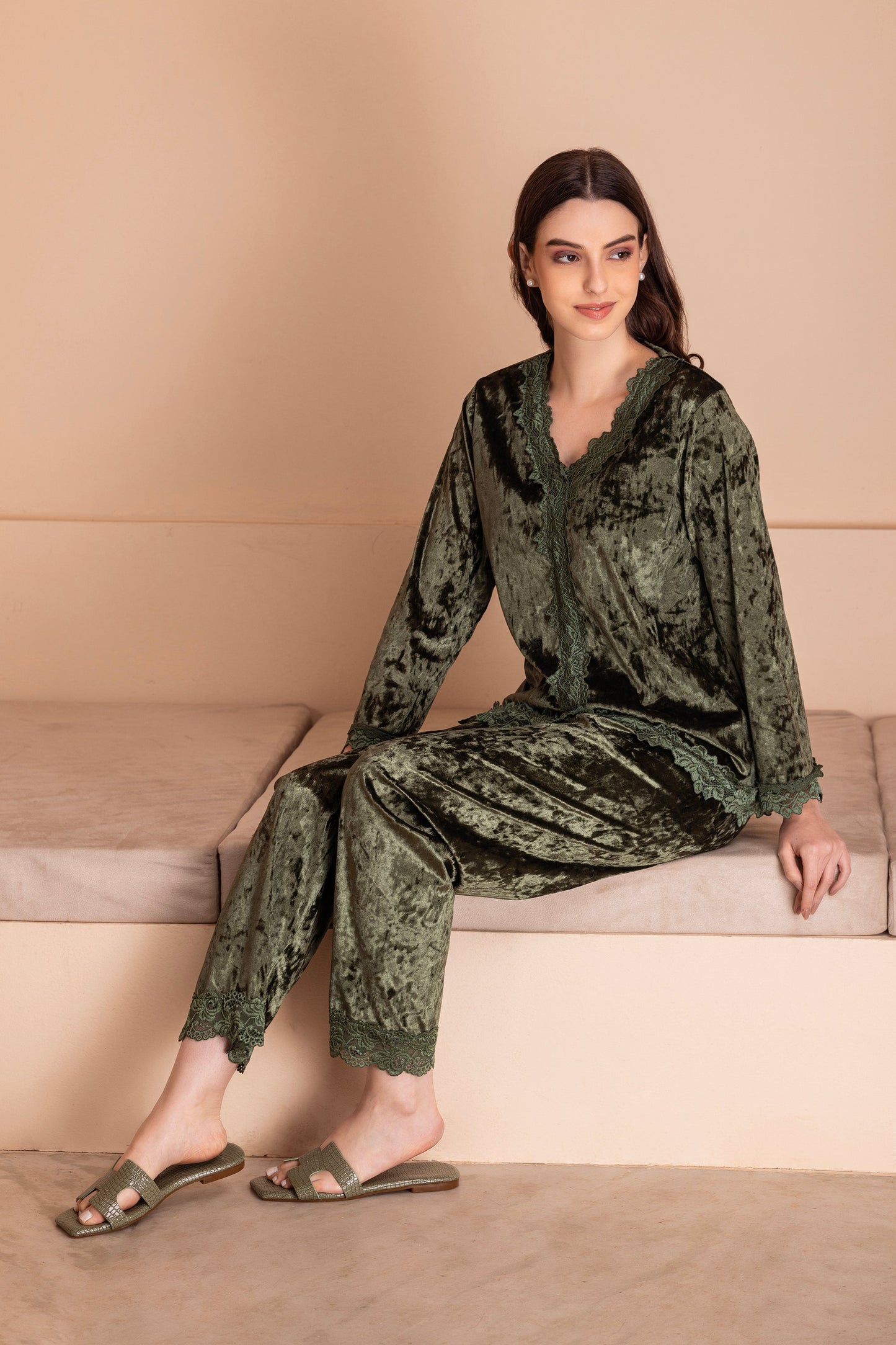 Emerald™ - Wrap yourself in elegance: Winter nightdress made of emerald green ice velvet! [Last day discount]