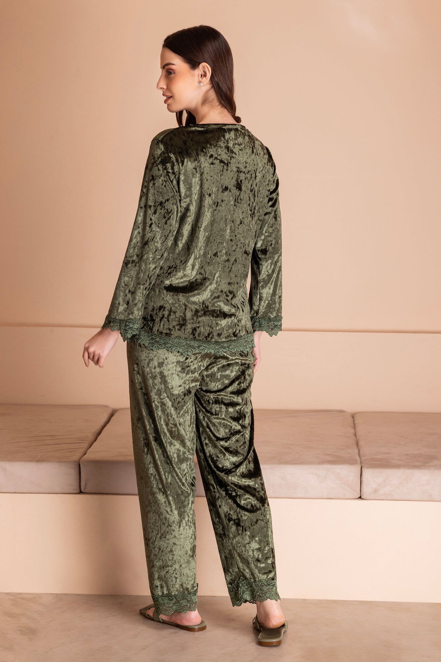 Emerald™ - Wrap yourself in elegance: Winter nightdress made of emerald green ice velvet! [Last day discount]