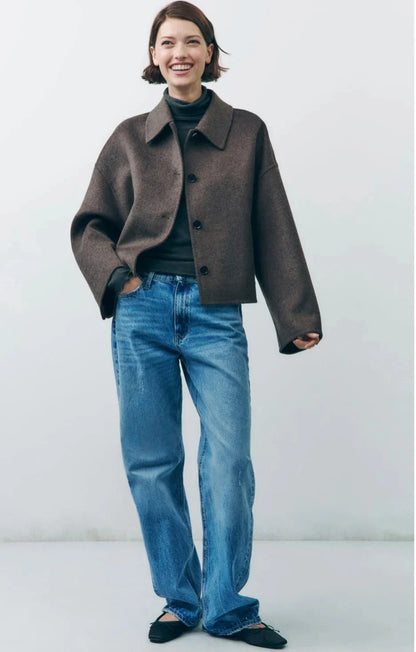 Elegant brown oversized jacket with lapel collar and buttons 