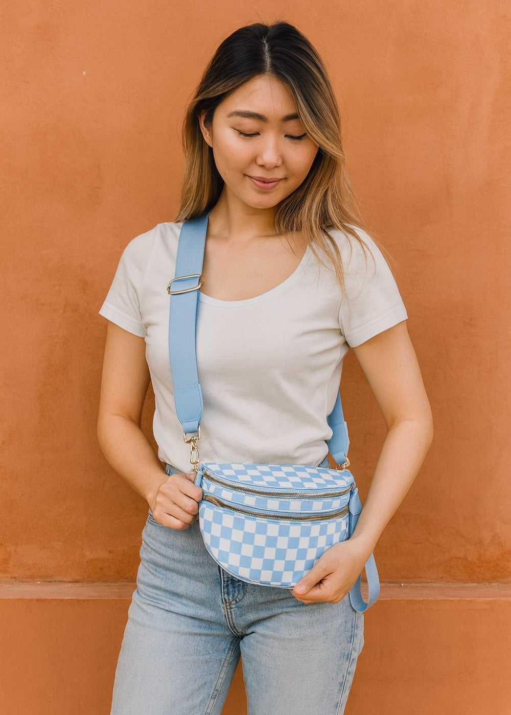 Elegant leather belt bag for hands-free fashion 