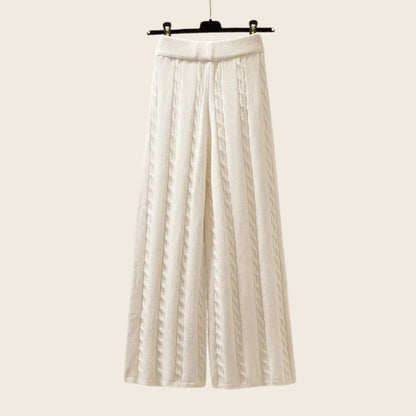 Elegant two-piece knitting set 