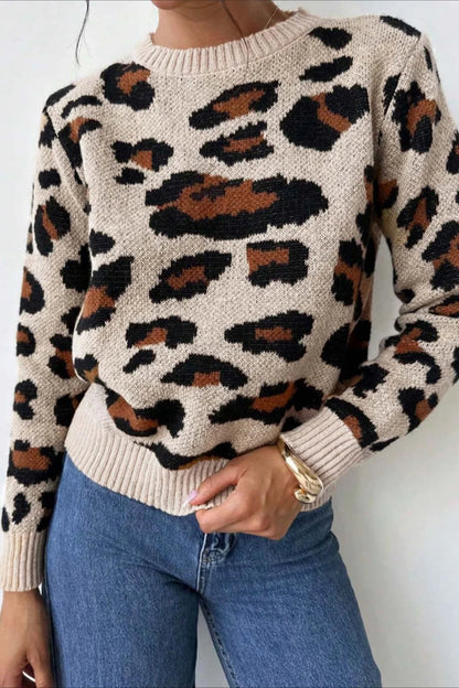 Stylish crew neck sweater with leopard print in block colors 