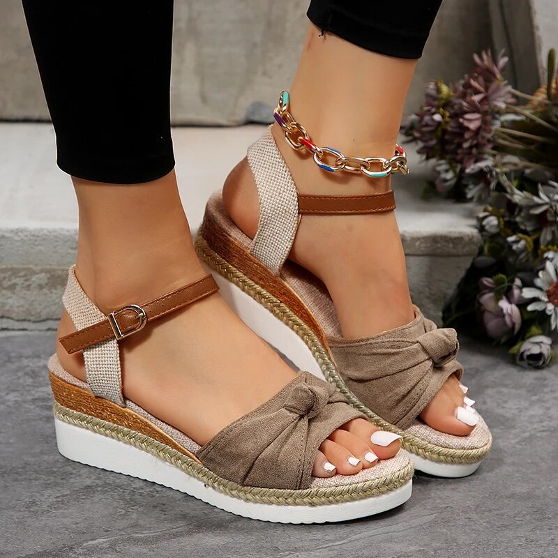 Ivana | Fashionable summer sandals with straps
