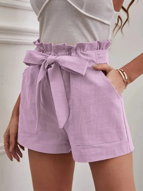 Women's high-waisted shorts with tie belt 