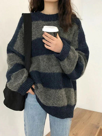 Comfortable, elegant, oversized knit sweater for women 