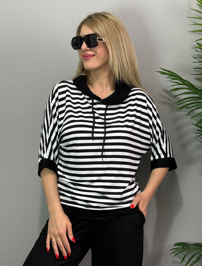 Stylish striped two-piece set for women 