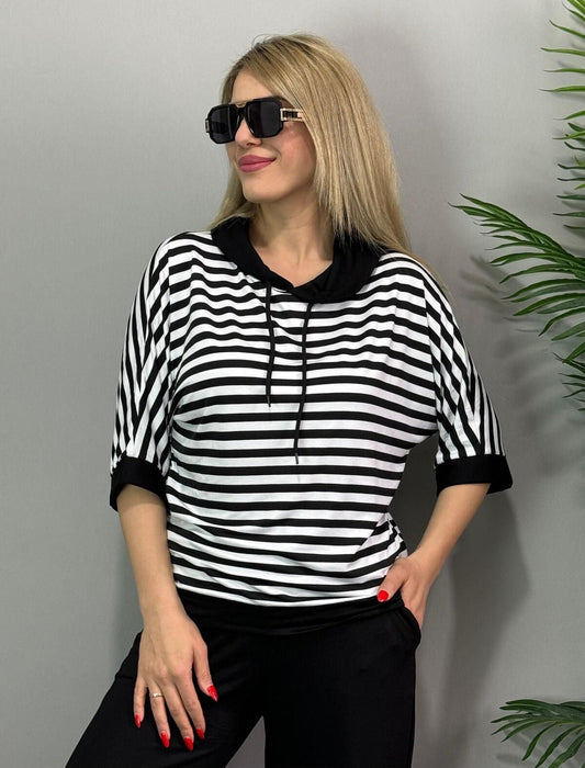 Stylish striped two-piece set for women 