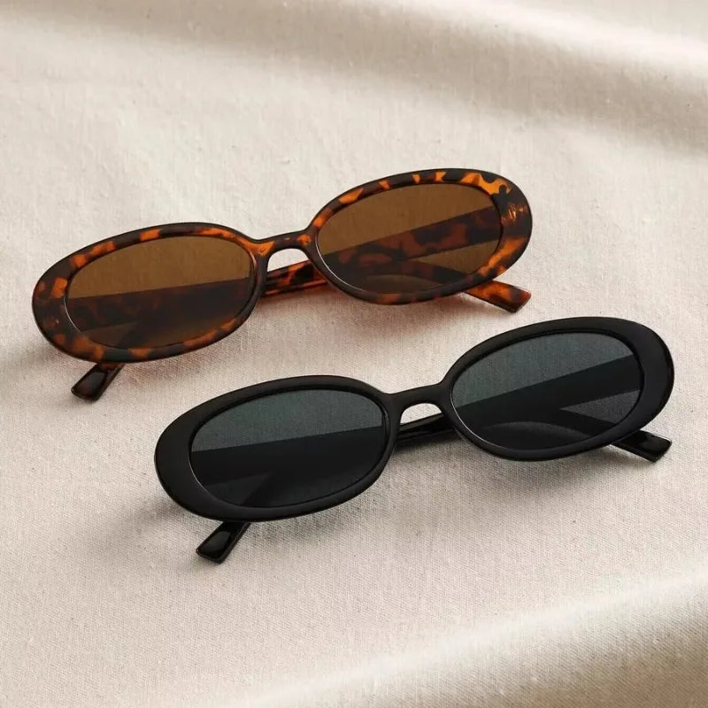 Retro sunglasses with clear lenses, vintage-inspired design 