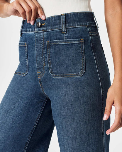 High-waisted wide-leg jeans made of denim 