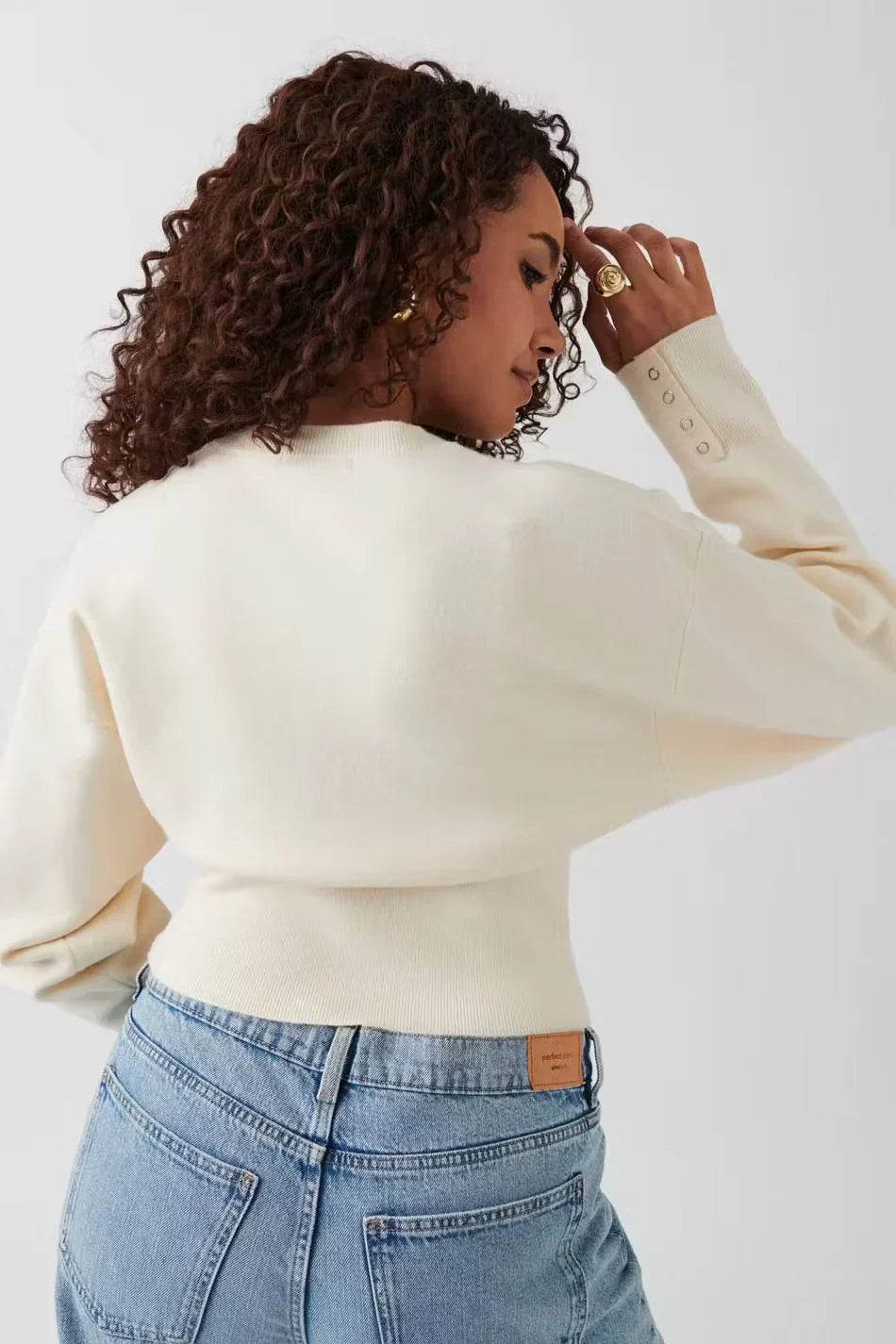 Elegant blouse with button placket, versatile straight cut and cuff details 