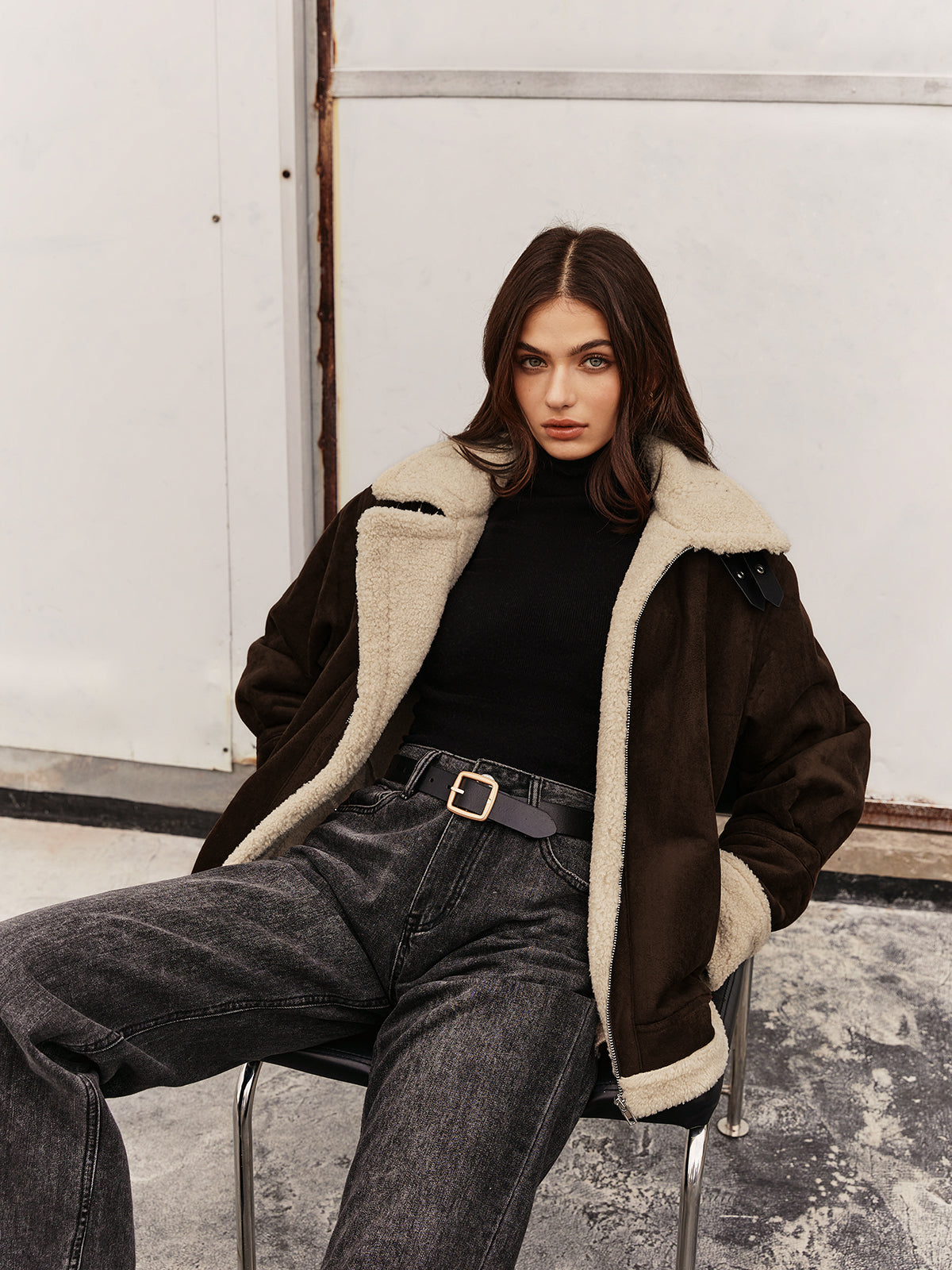 Vintage brown jacket with fleece lining and a relaxed fit 