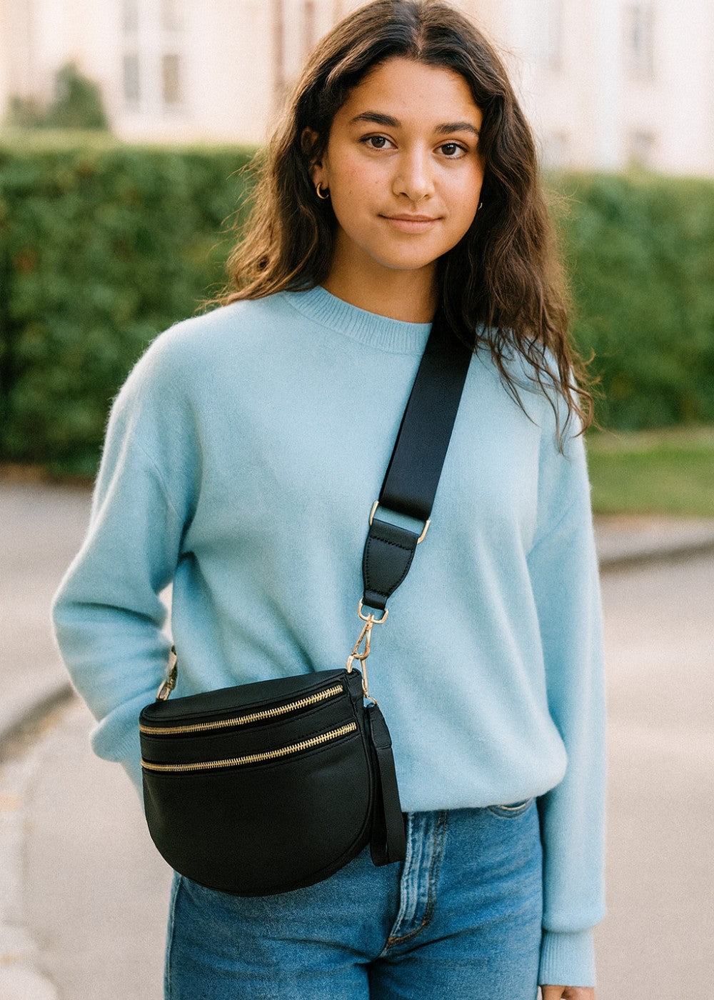 Elegant leather belt bag for hands-free fashion 