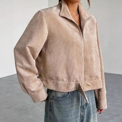 Short corduroy jacket with a wide collar and zip closure 