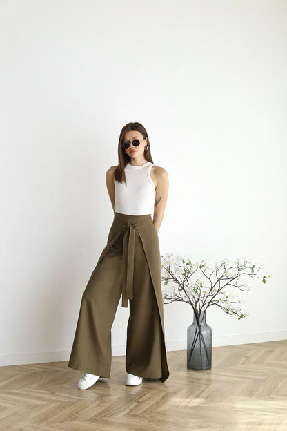 Casual linen trousers for women with a relaxed fit 