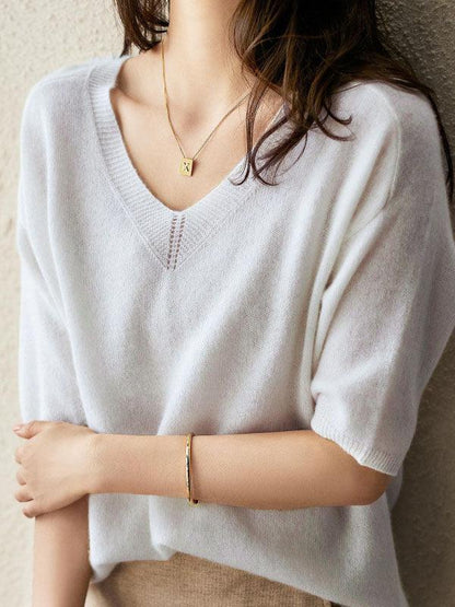 Luxurious soft cashmere V-neck sweater for women 