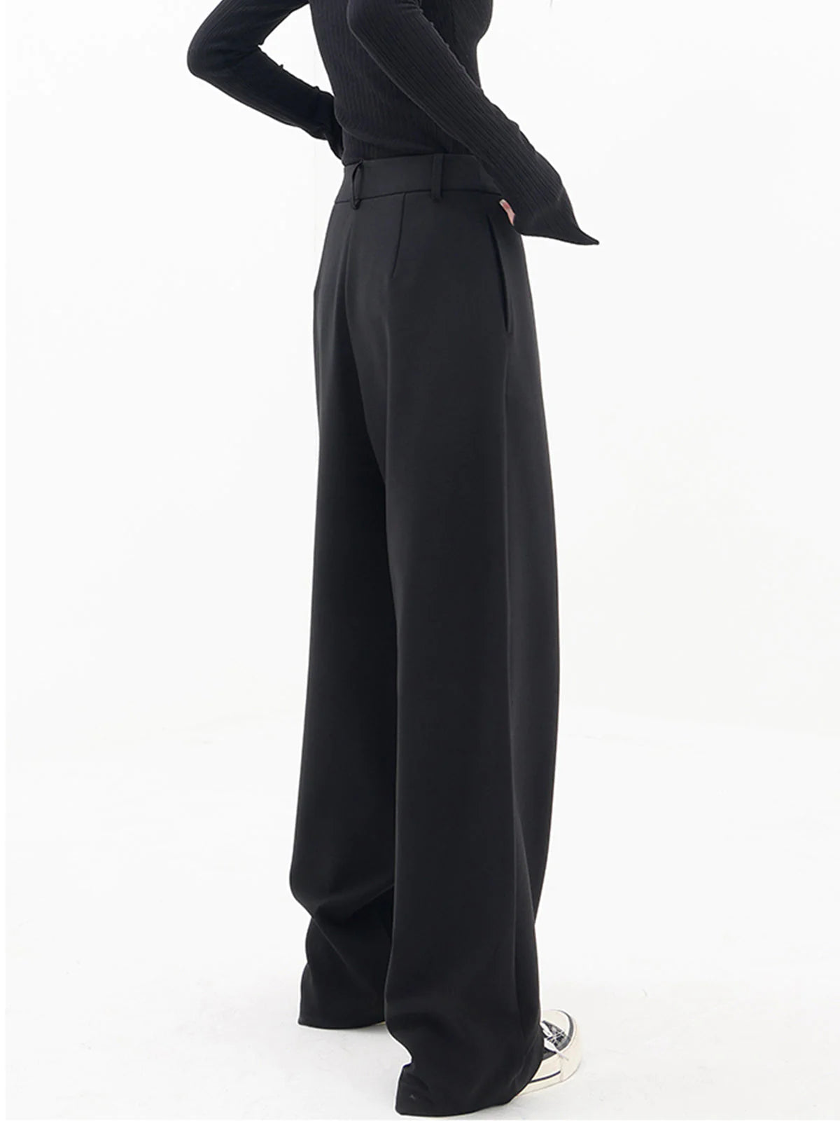 Flowing wide-leg trousers for effortless style 