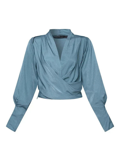 Chic blouse with puff sleeves and V-neck for effortless elegance 