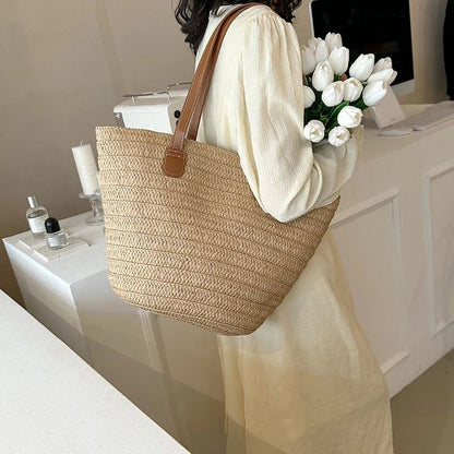Julia | Woven straw bag for summer