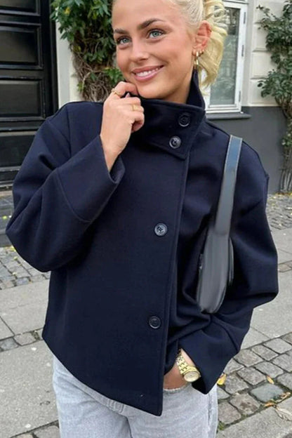 Cozy wool coat with a lapel collar for casual chic 