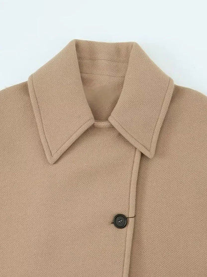 Oversized jacket with fold-down collar and side pockets 
