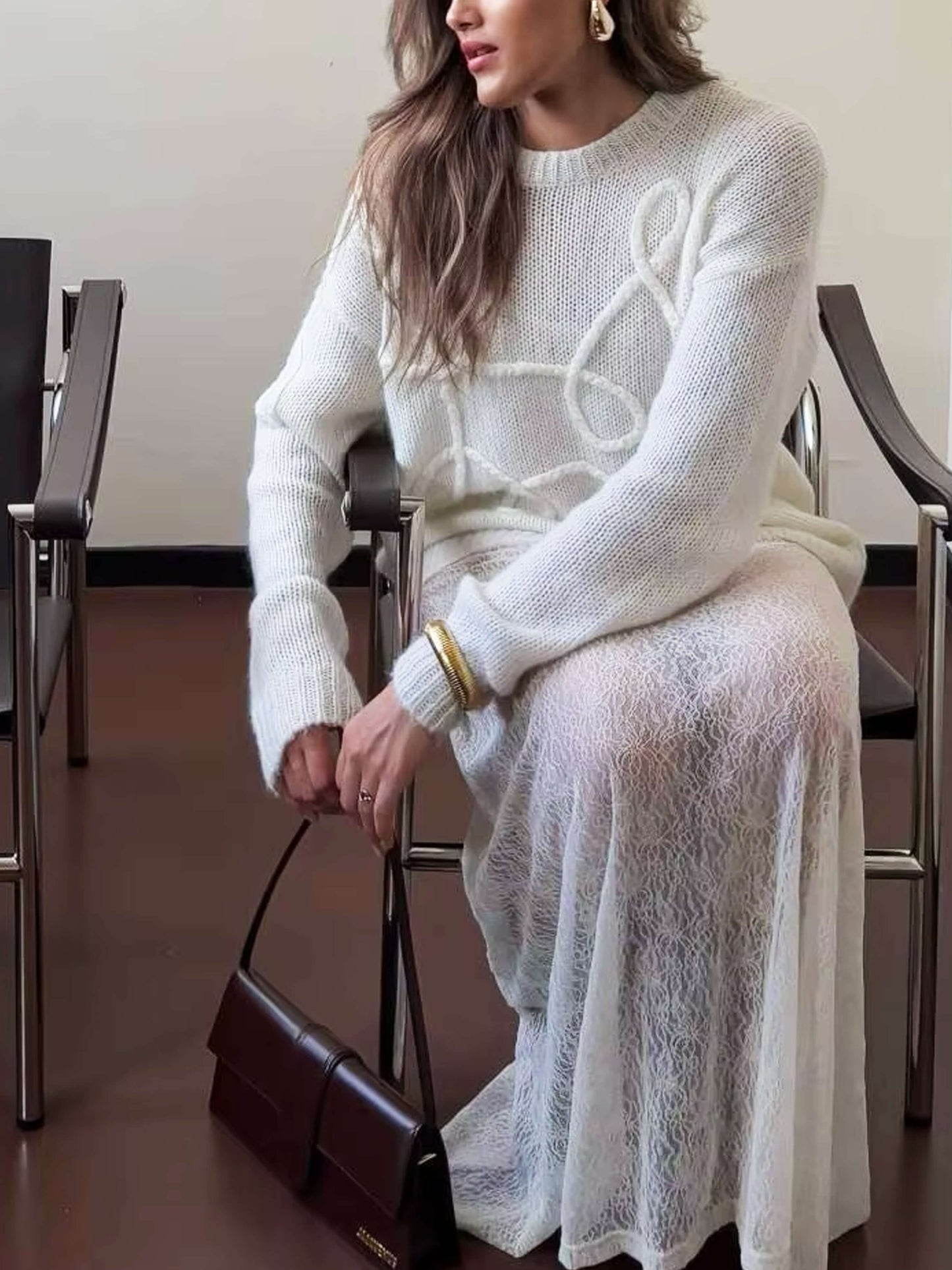 Cozy oversized sweater with elegant embroidery 