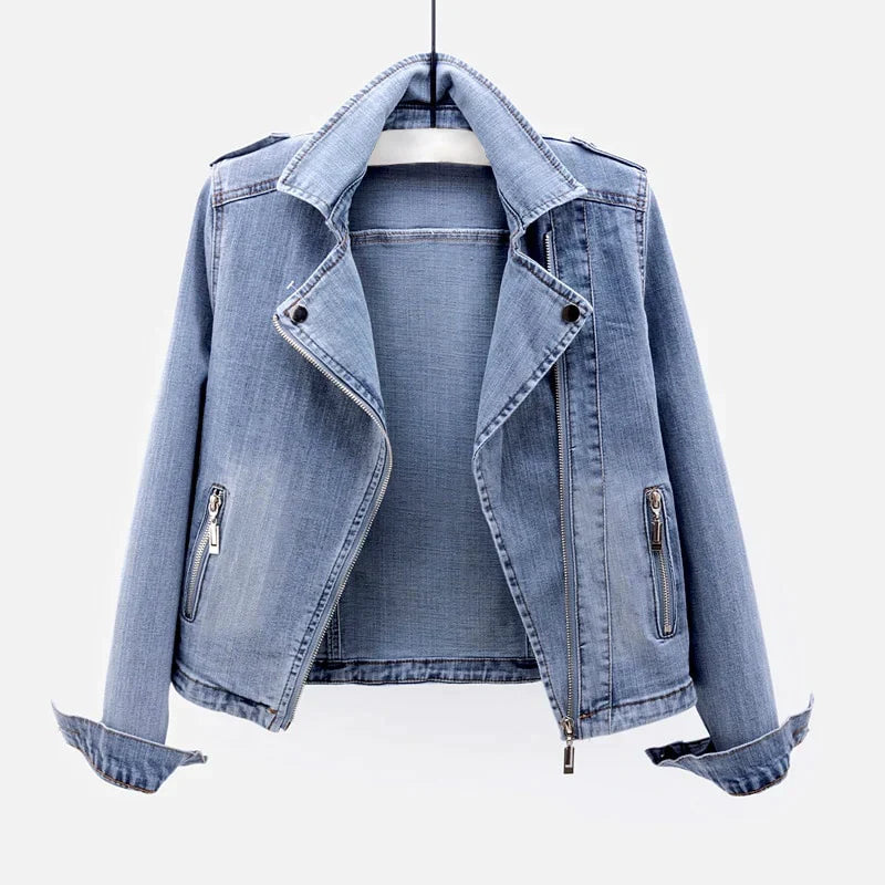 Classic denim jacket with a timeless fusion style 