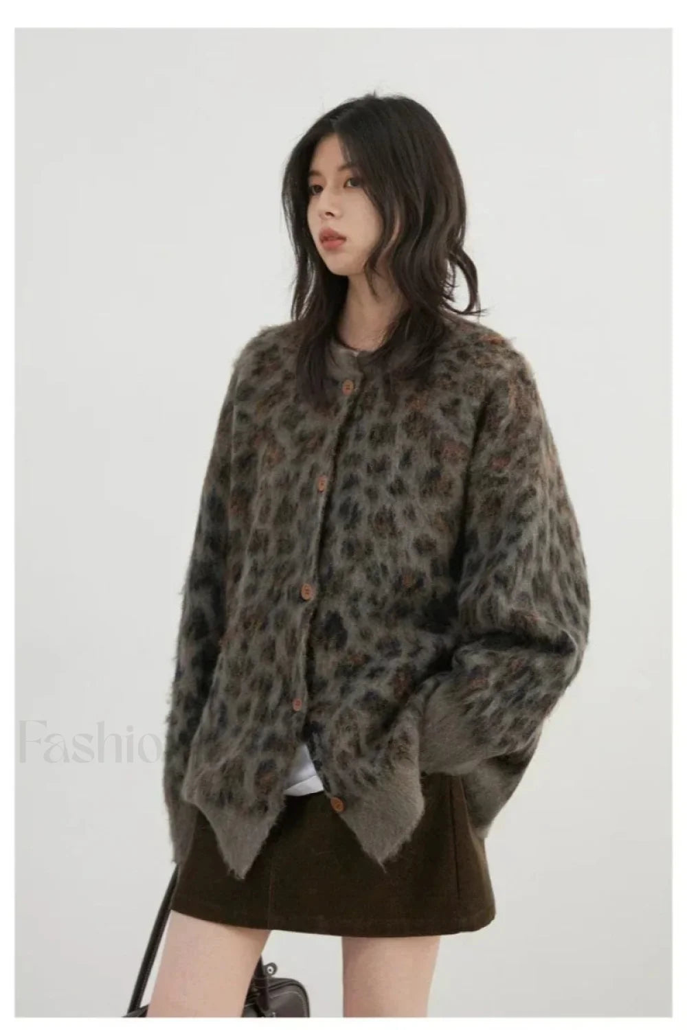Cozy cardigan with leopard print and single-breasted button placket 