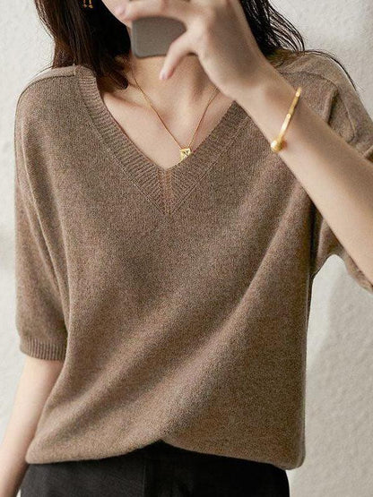 Luxurious soft cashmere V-neck sweater for women 