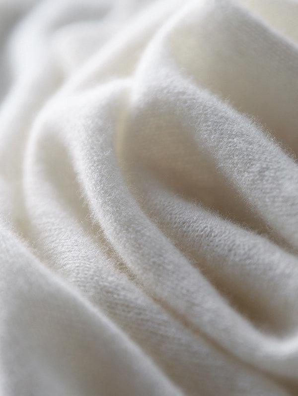 Luxurious soft cashmere V-neck sweater for women 