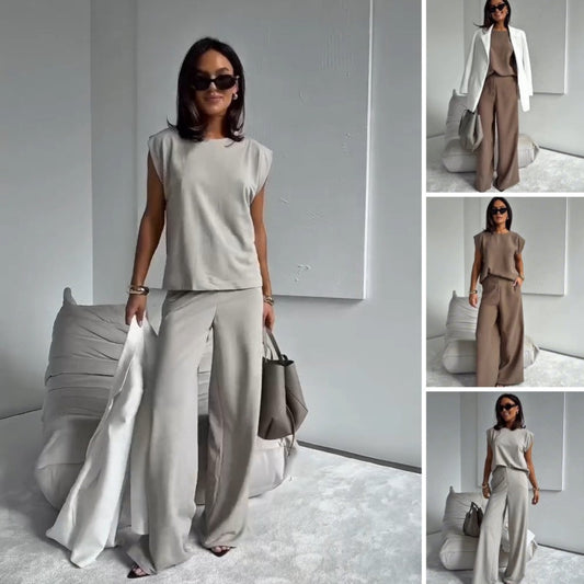Stylish two-piece set consisting of a T-shirt and wide-legged trousers 