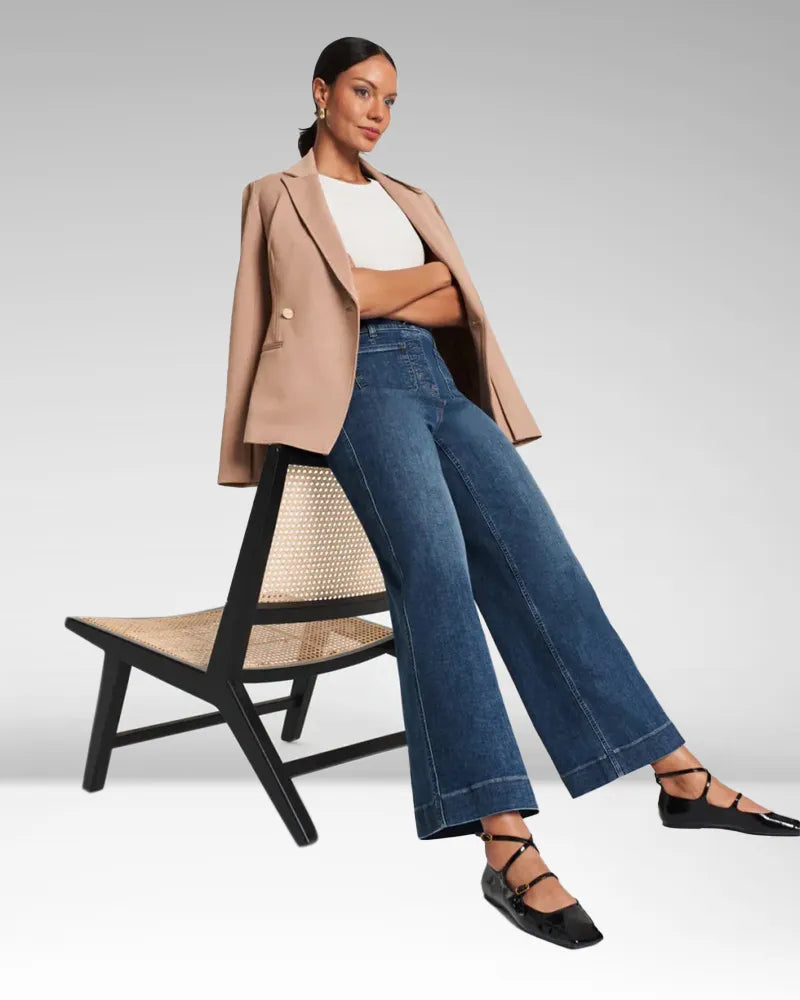 High-waisted wide-leg jeans made of denim 