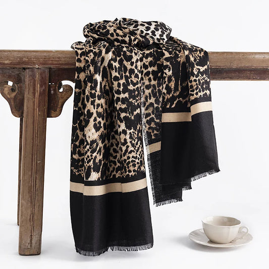 Ede™ – Elegant leopard print scarf