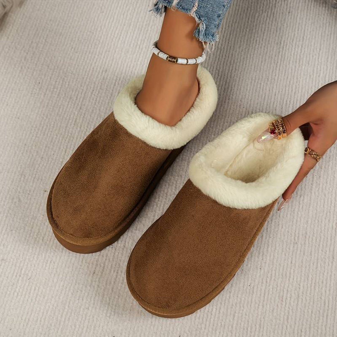 Cozy women's slip-on slippers with fleece lining