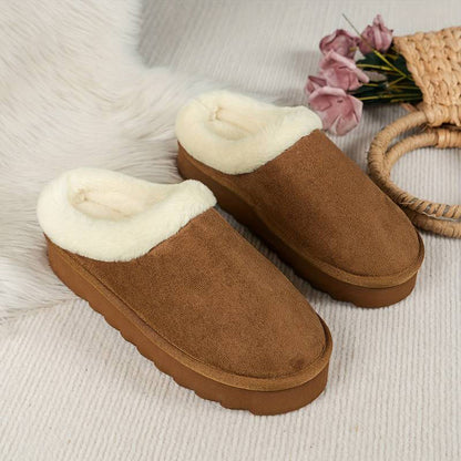 Cozy women's slip-on slippers with fleece lining