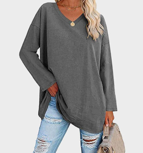 Stylish, elegant long-sleeved sweater for everyday wear 