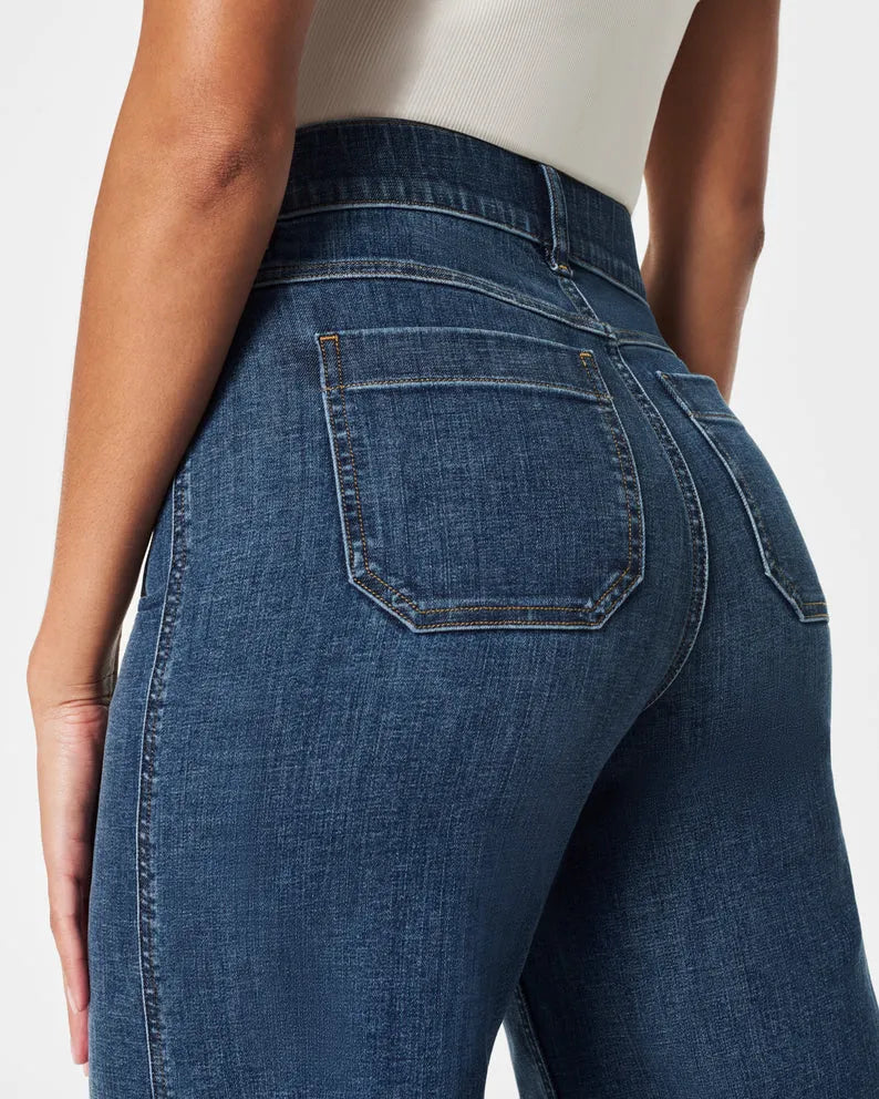 High-waisted wide-leg jeans made of denim 
