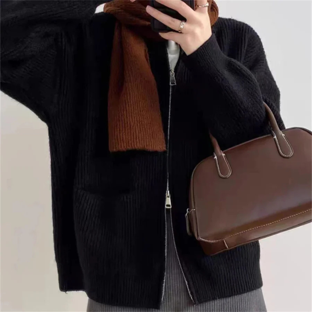 Elegant plus-size women's zip-up cardigan for comfort 