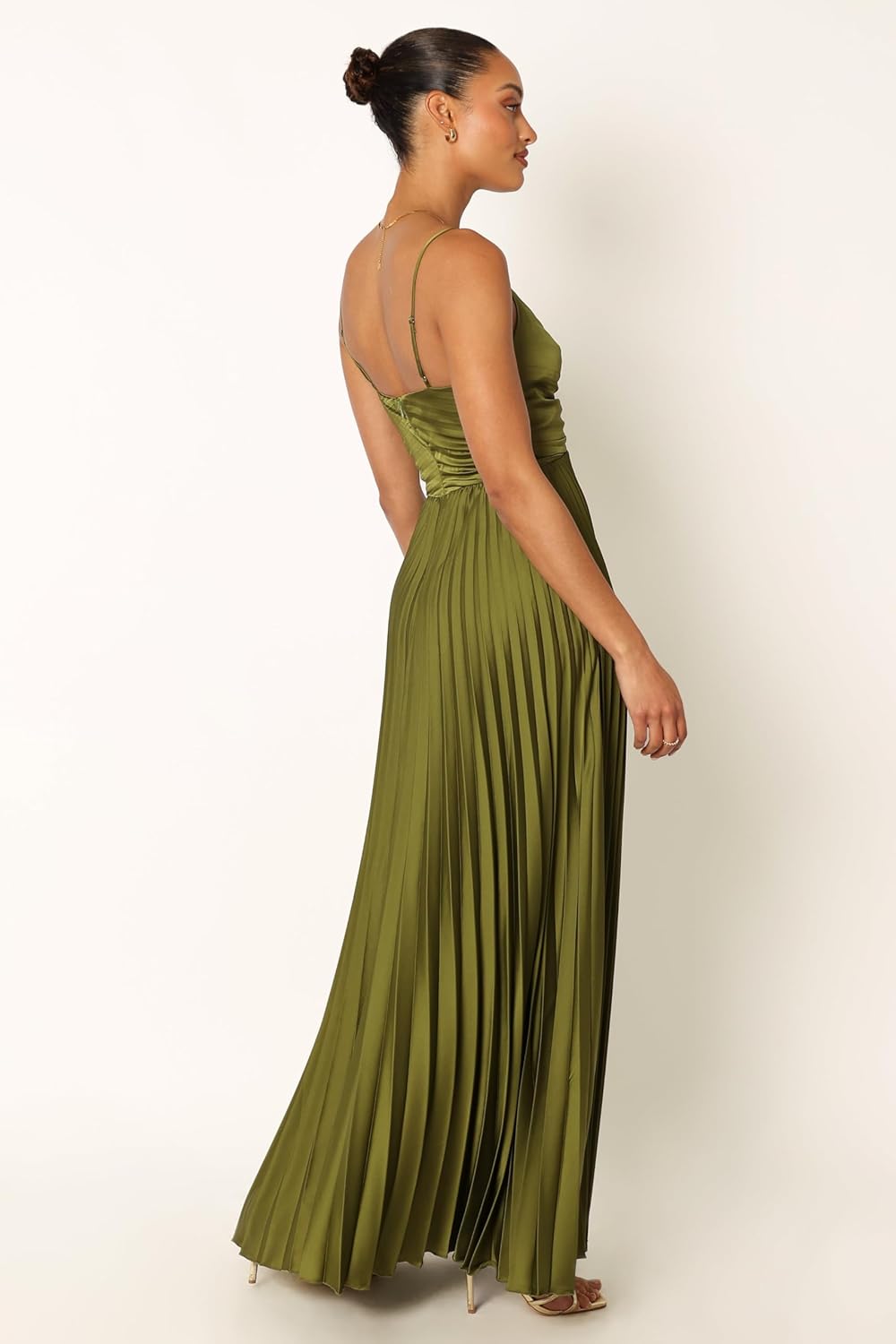 Elegant pleated midi dress for special occasions 