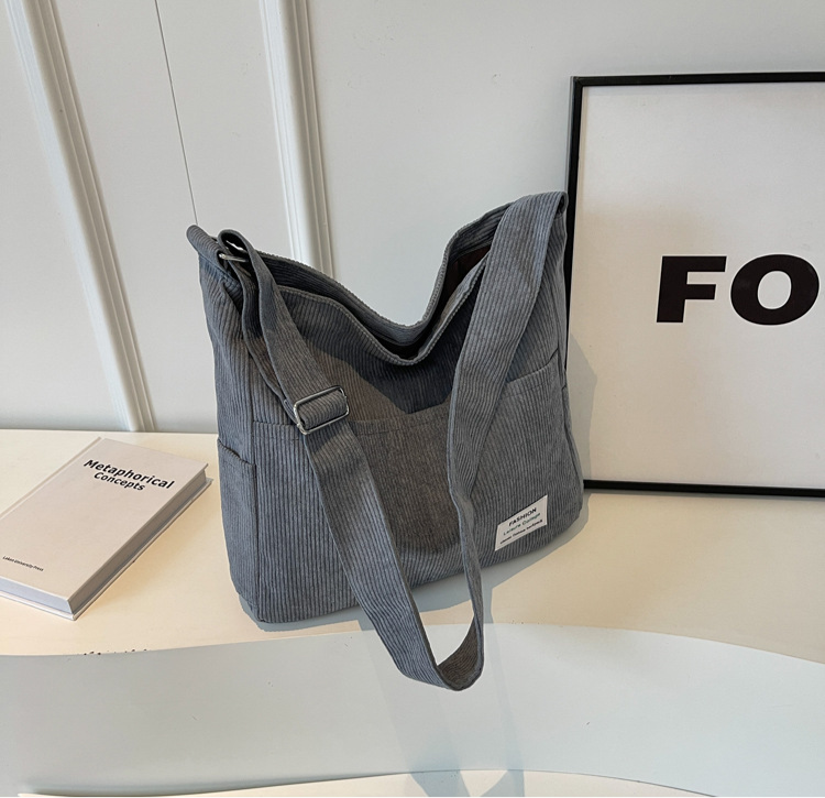 Julia | Women's Elegant Shoulder Bag